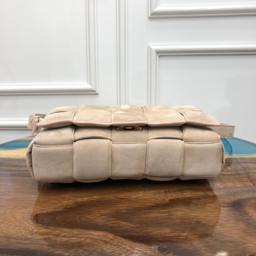 B0tt*ga Ven*ta Cassette Bag 002