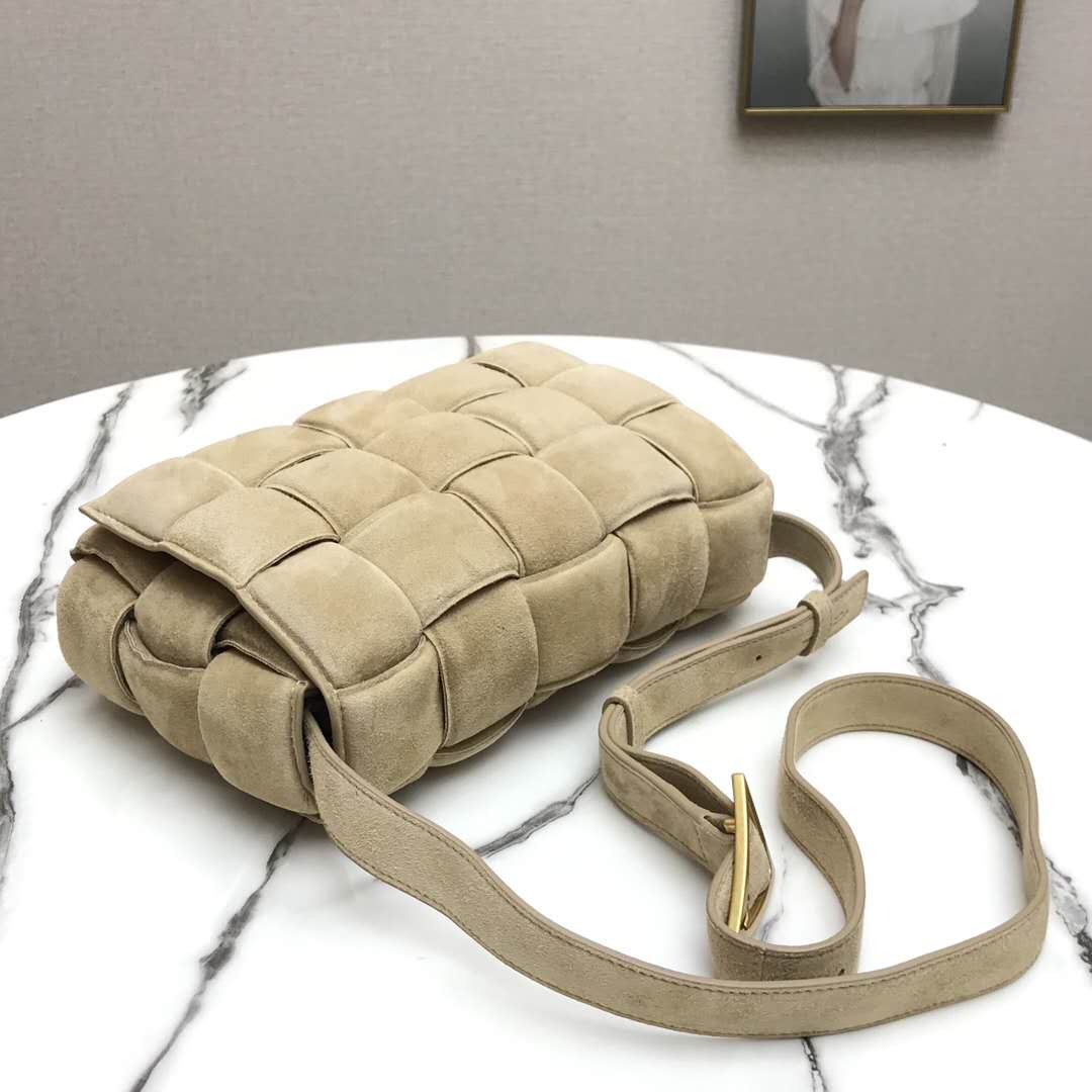B0tt*ga Ven*ta Cassette Bag 003