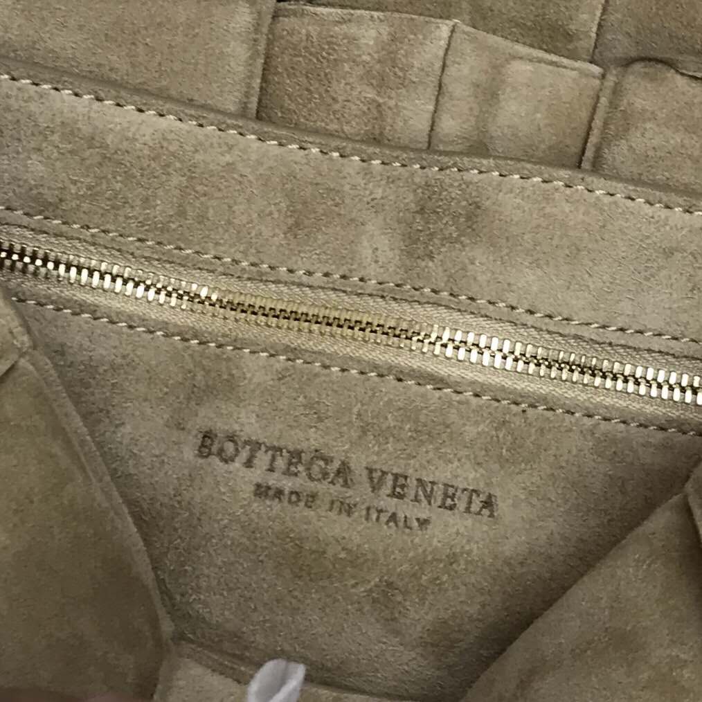 B0tt*ga Ven*ta Cassette Bag 003