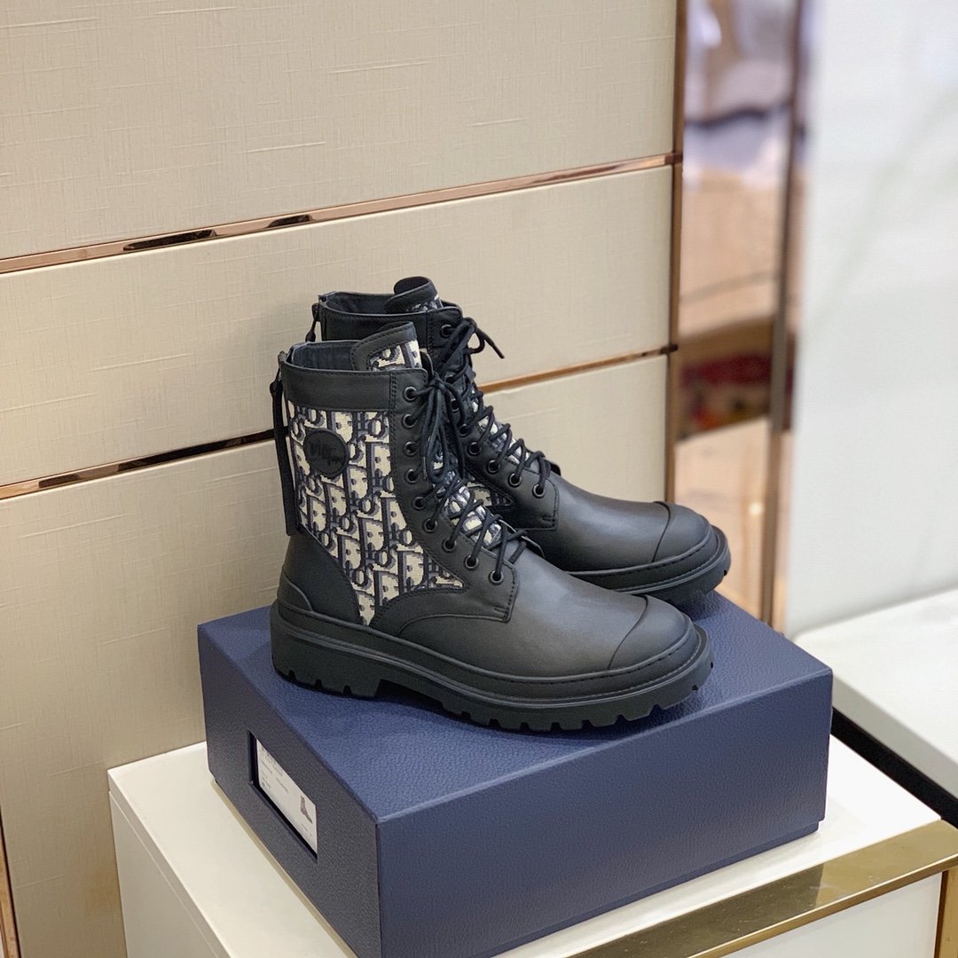 D10r Boots