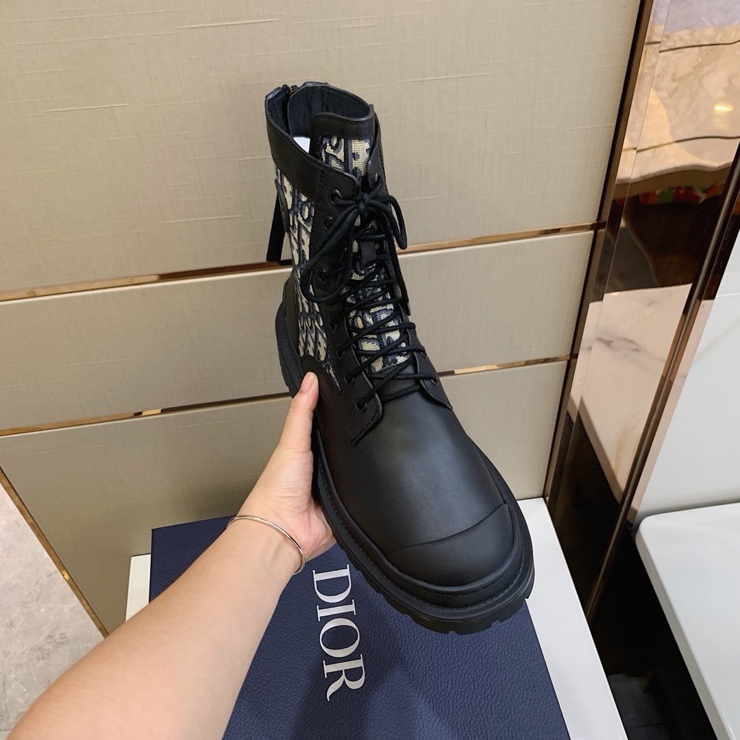 D10r Boots