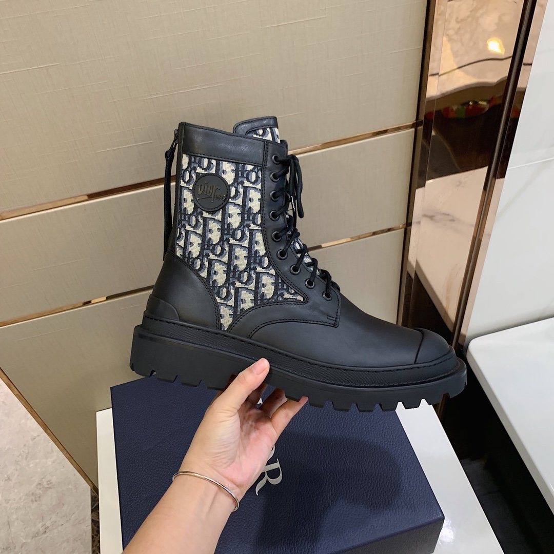 D10r Boots