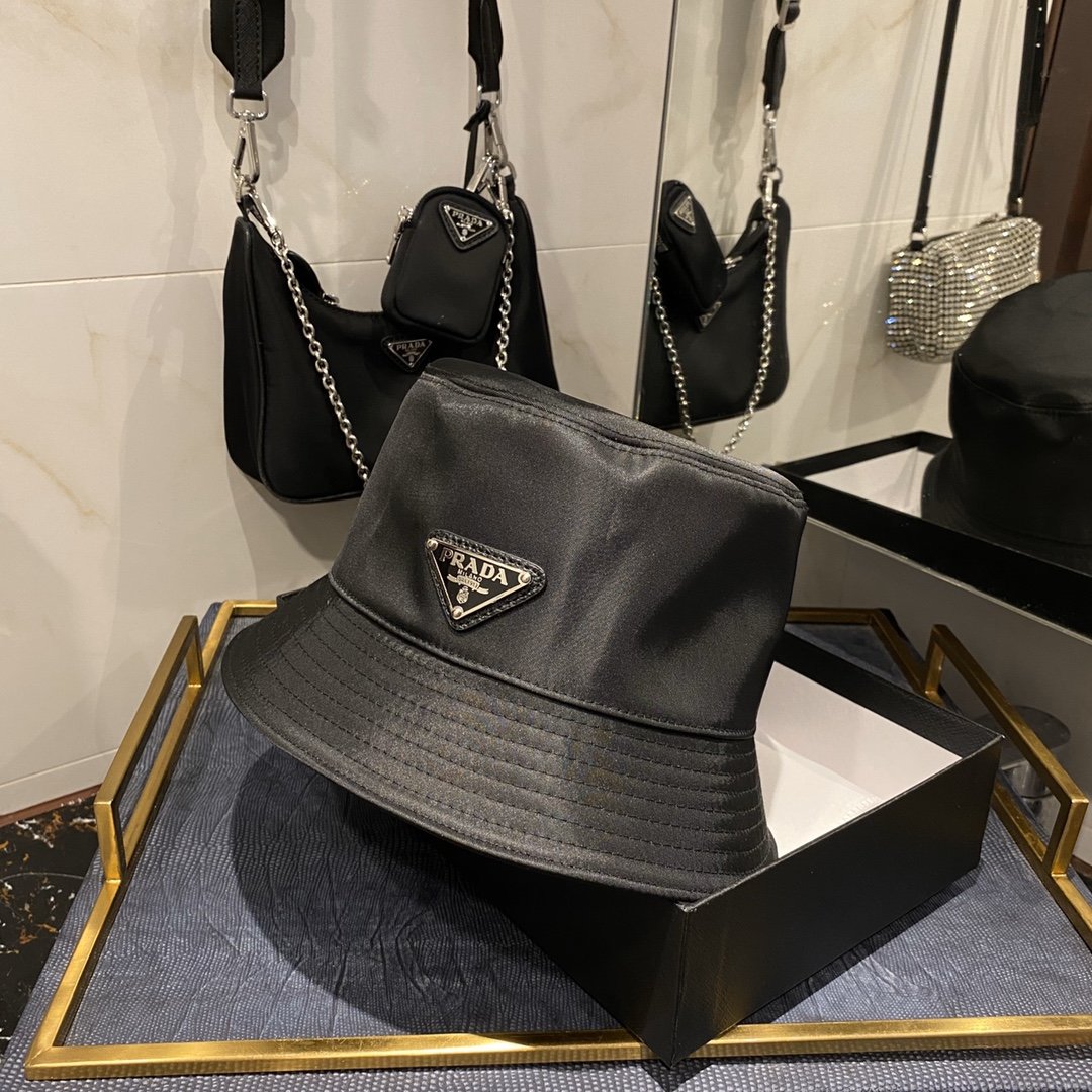 Pra*a Hat Black