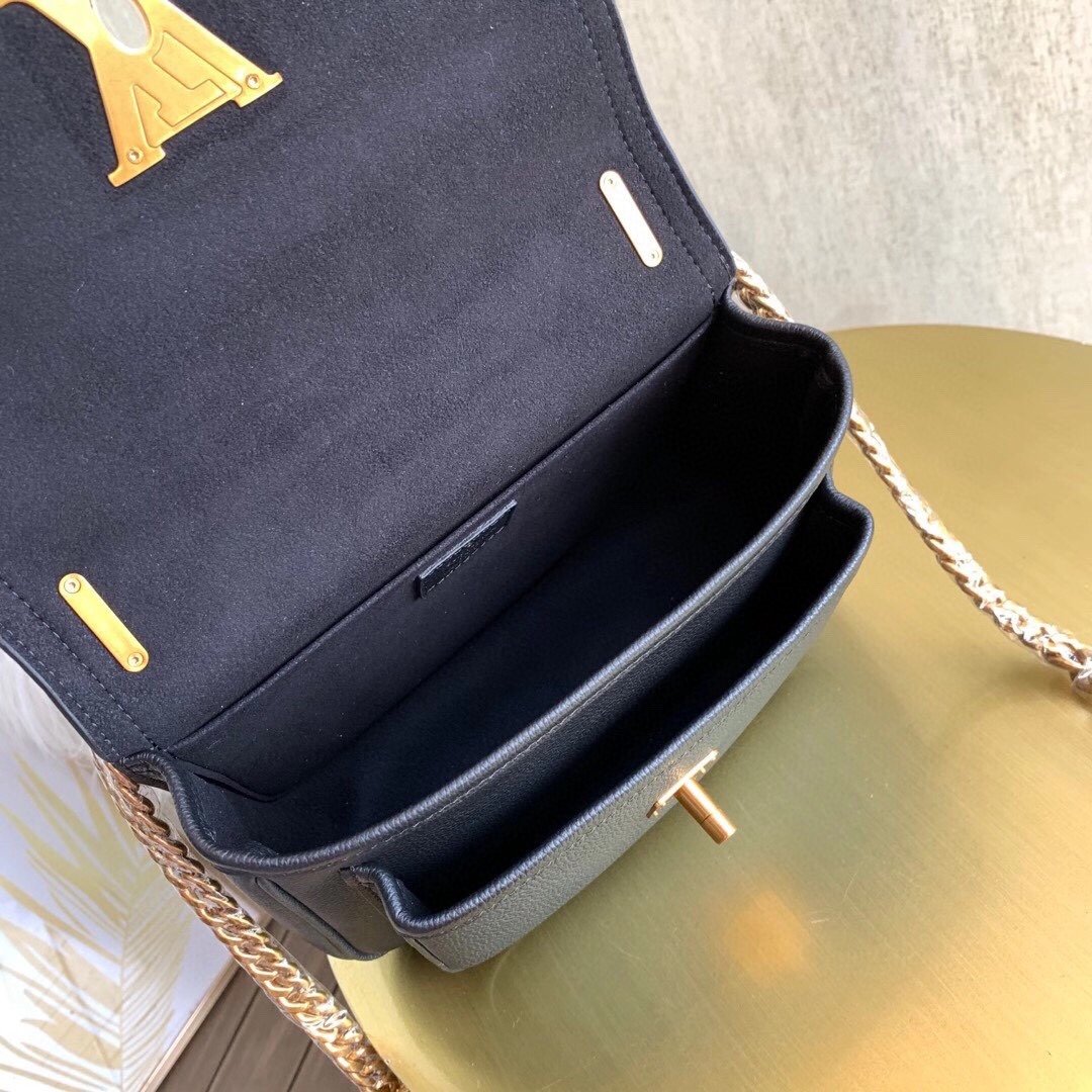 L0vis Vvtt0n 2020-21FW Shoulder Bags