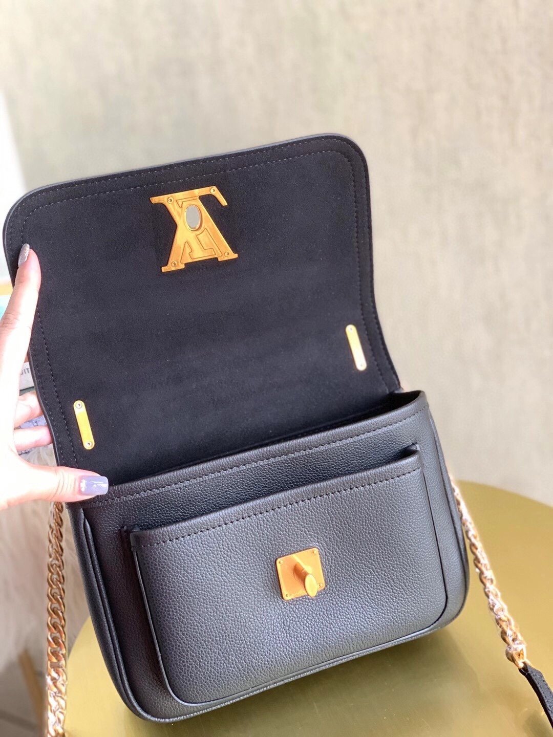L0vis Vvtt0n 2020-21FW Shoulder Bags