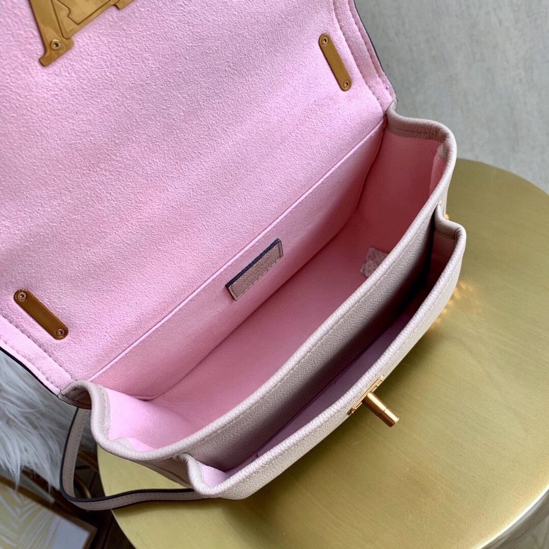 L0vis Vvtt0n 2020-21FW Shoulder Bags 002