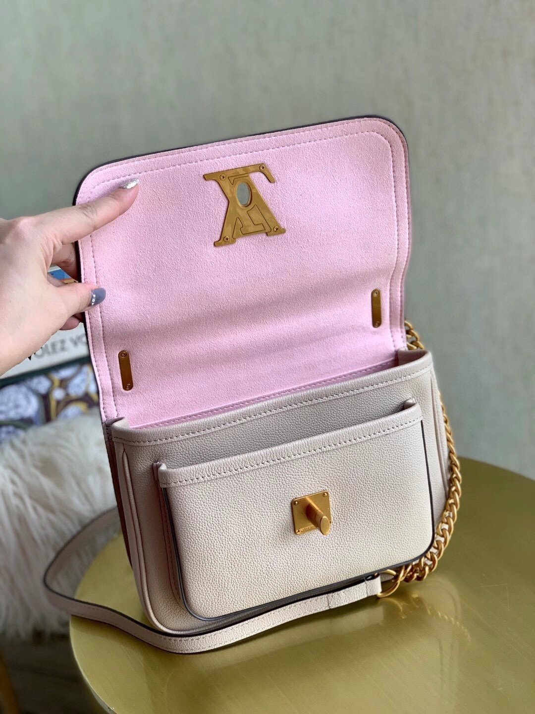 L0vis Vvtt0n 2020-21FW Shoulder Bags 002