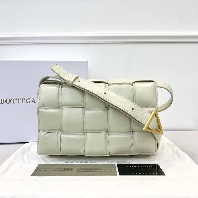 B0tt*ga Ven*ta Cassette Bag 26cm 002