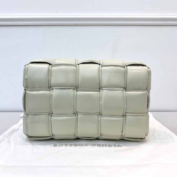 B0tt*ga Ven*ta Cassette Bag 26cm 002