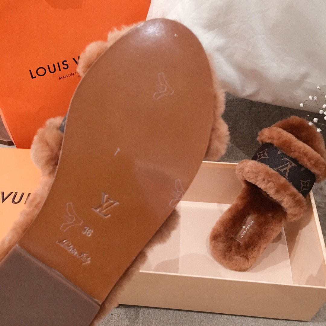 L0vis Vvtt0n Sandals 024