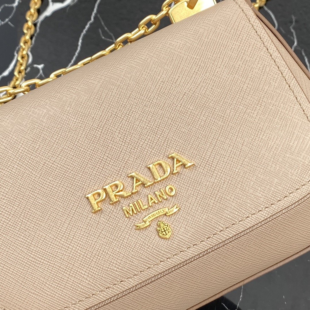 Pra*a Saffiano Chain Bag 1BD275 001