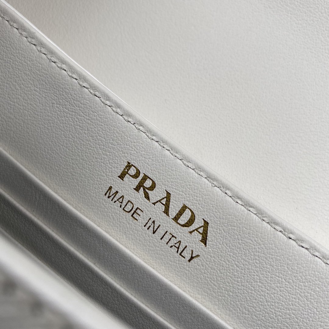 Pra*a Saffiano Chain Bag 1BD275 002
