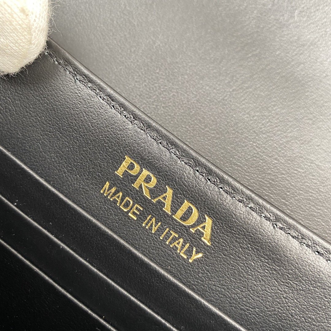Pra*a Saffiano Chain Bag 1BD275 003