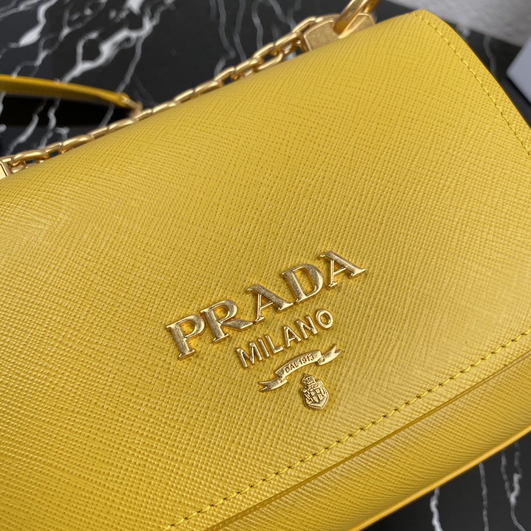 Pra*a Saffiano Chain Bag 1BD275 004