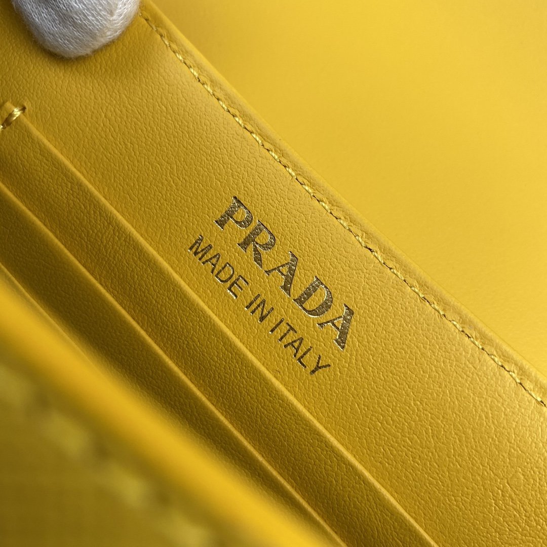 Pra*a Saffiano Chain Bag 1BD275 004