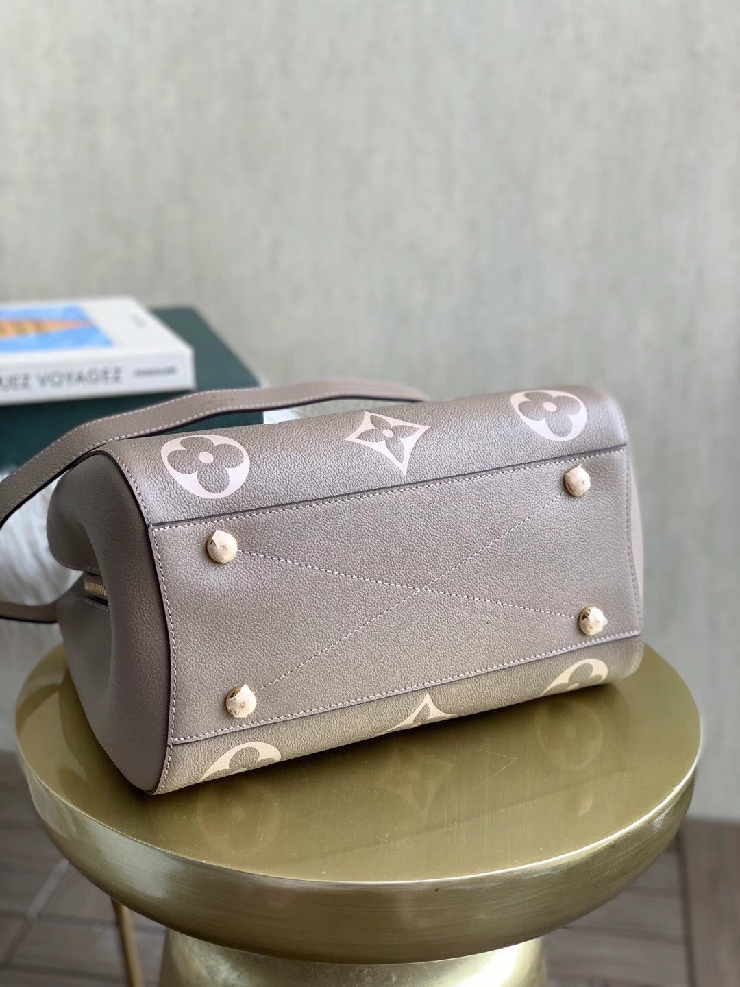 LV Montaigne BB M41053 Grey