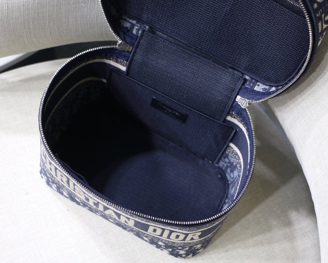 D10r Oblique Cosmetic Bag 001