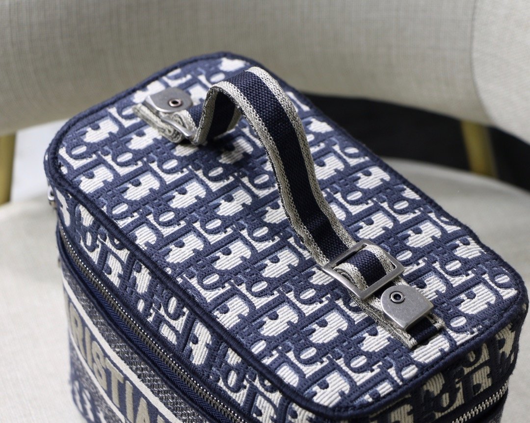 D10r Oblique Cosmetic Bag 001