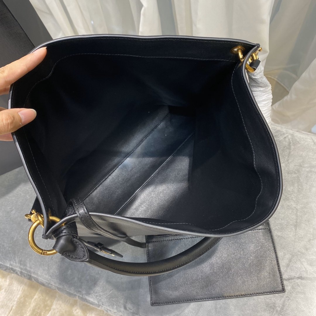 Y51 TAG hobo bag in canvas and leather 002