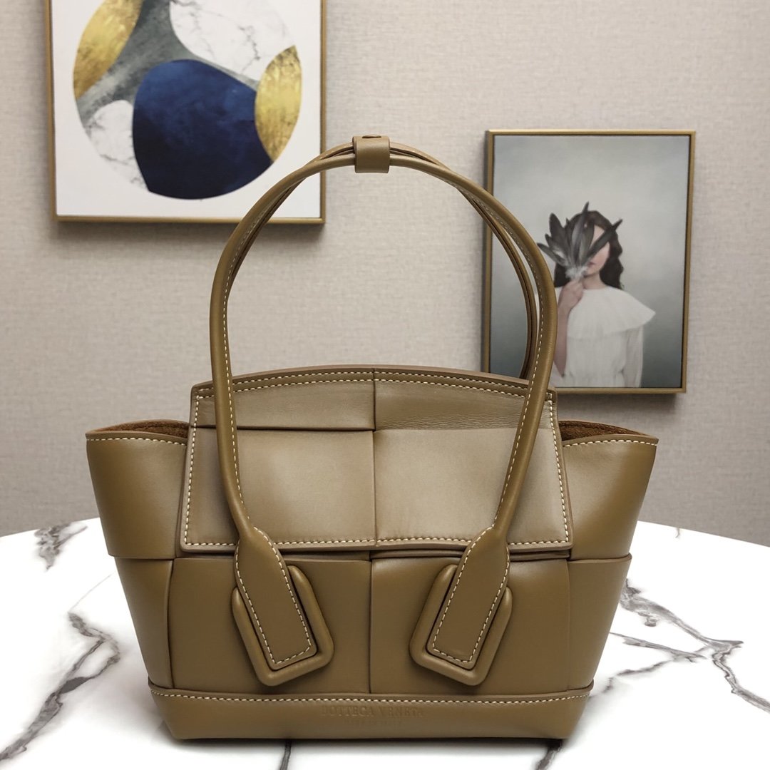 B0tt*ga Ven*ta Arco Bag 001