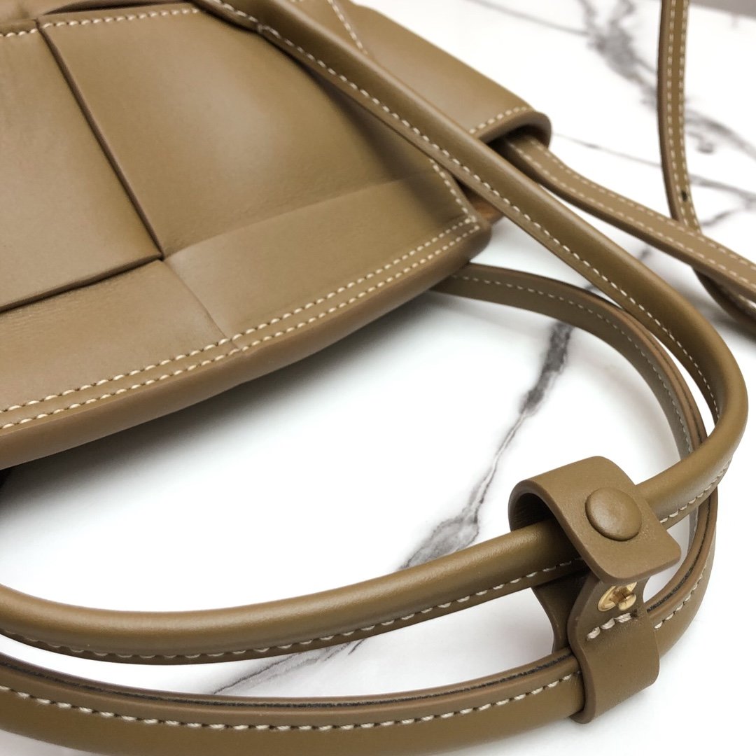 B0tt*ga Ven*ta Arco Bag 001