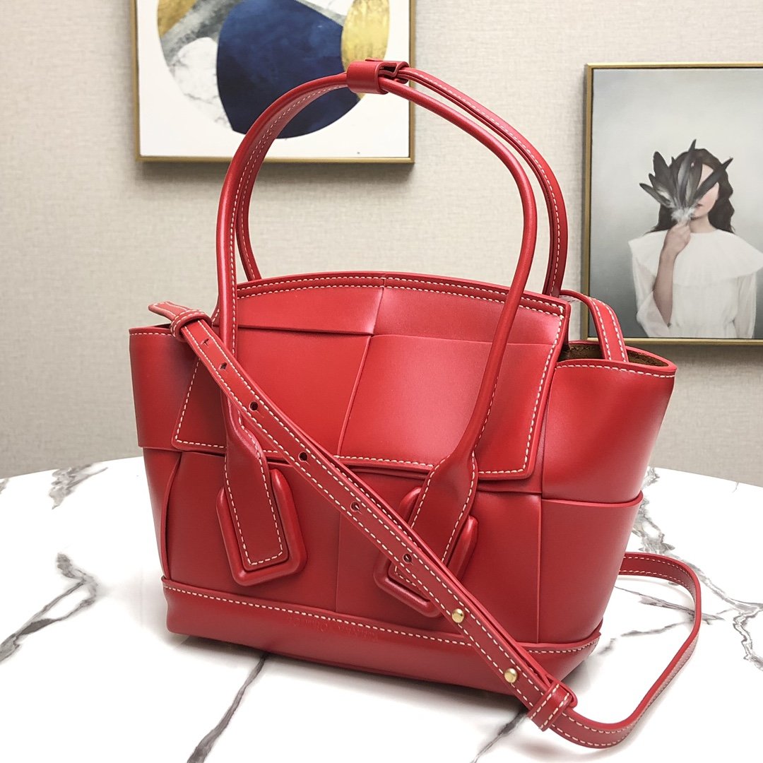 B0tt*ga Ven*ta Arco Bag 002