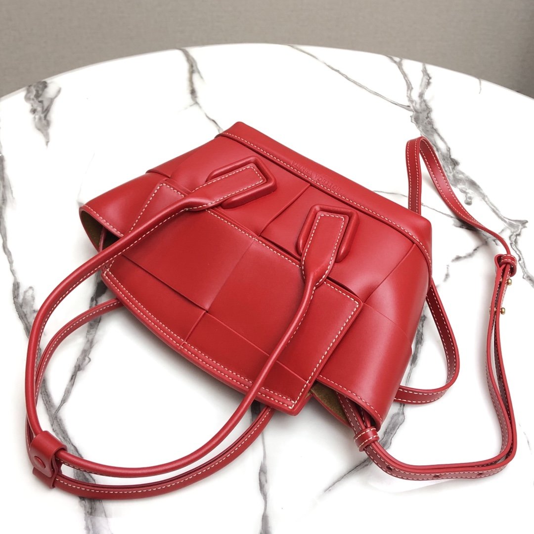 B0tt*ga Ven*ta Arco Bag 002