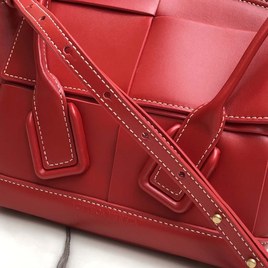 B0tt*ga Ven*ta Arco Bag 002