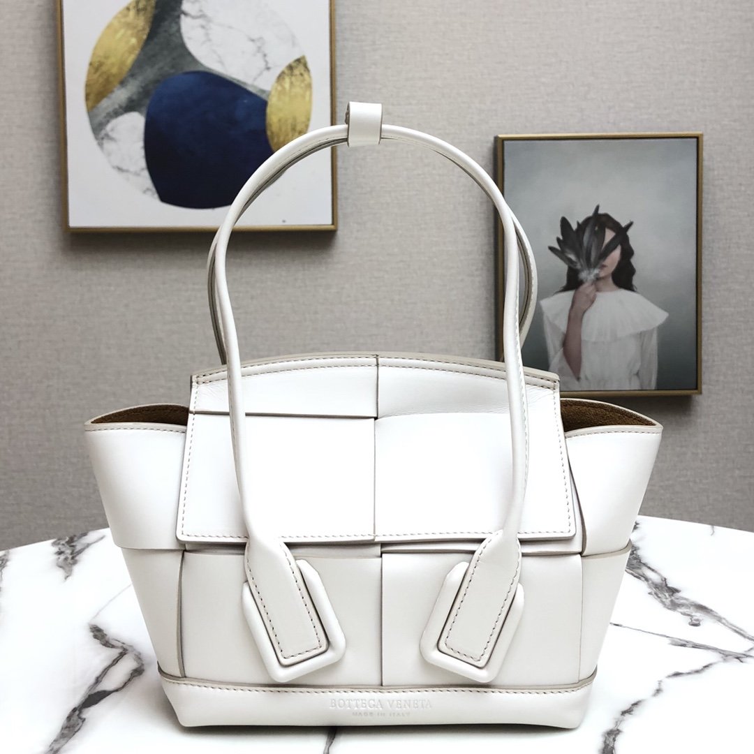 B0tt*ga Ven*ta Arco Bag 003