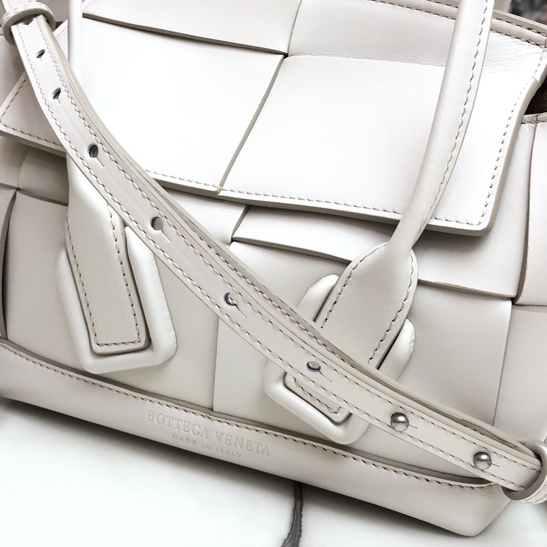 B0tt*ga Ven*ta Arco Bag 003