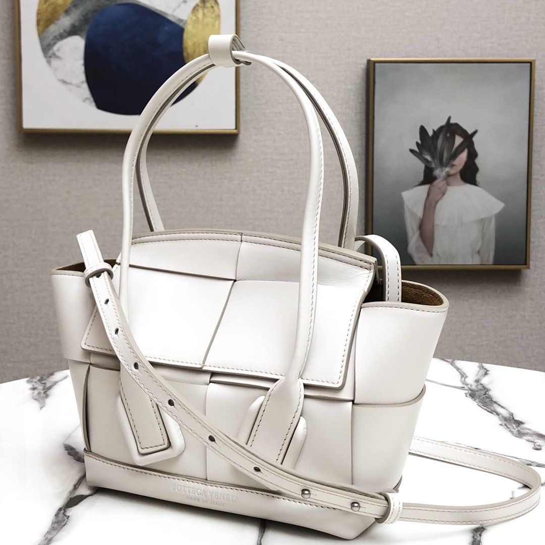 B0tt*ga Ven*ta Arco Bag 003