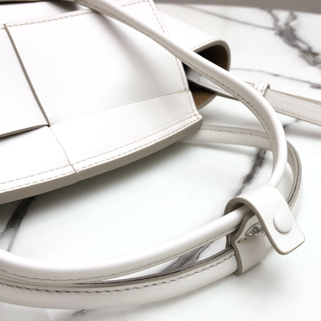 B0tt*ga Ven*ta Arco Bag 003
