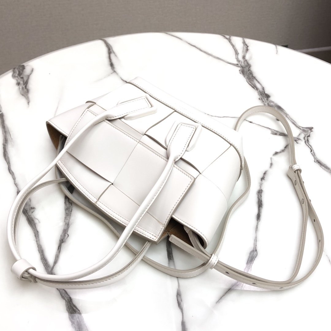 B0tt*ga Ven*ta Arco Bag 003