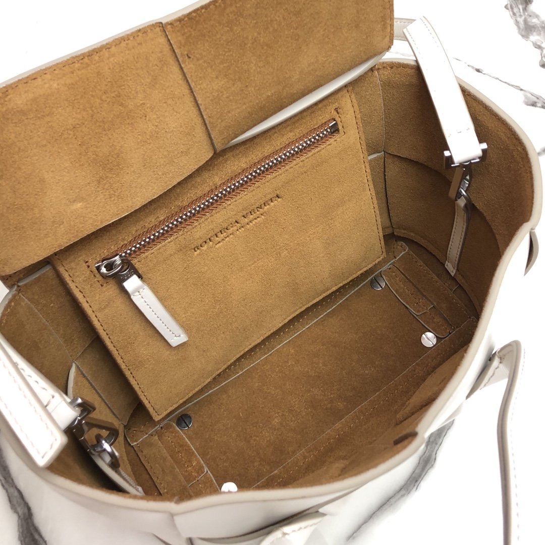 B0tt*ga Ven*ta Arco Bag 003
