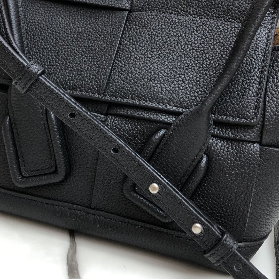 B0tt*ga Ven*ta Arco Bag 005