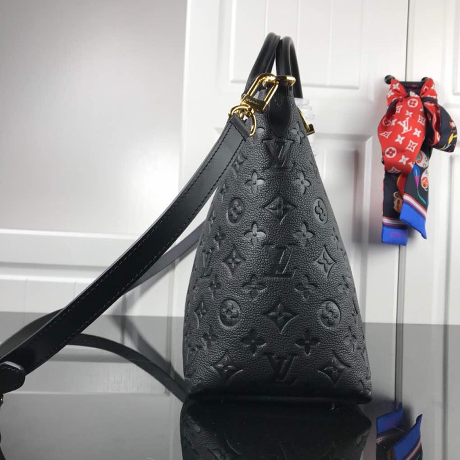 LV V Tote MM Handbag M44421