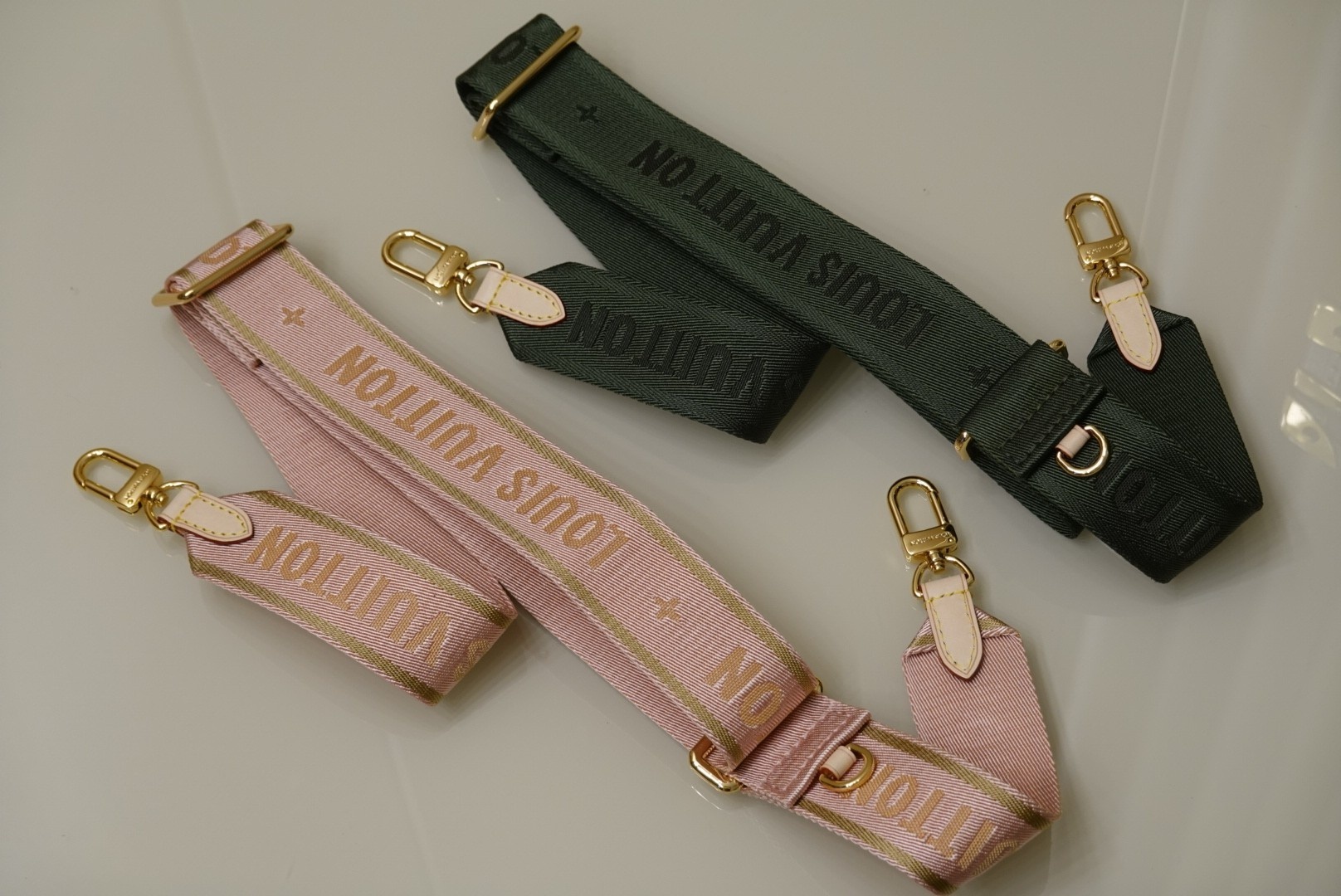 L0vis Vvtt0n Strap