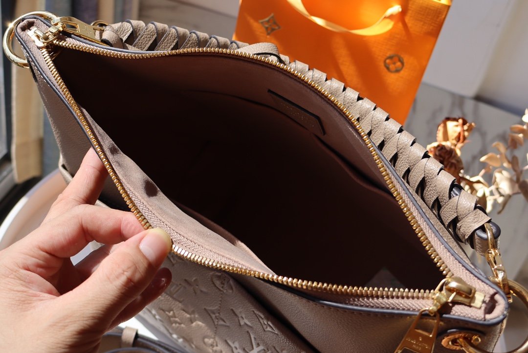 L0vis Vvtt0n Melie Handbags 001