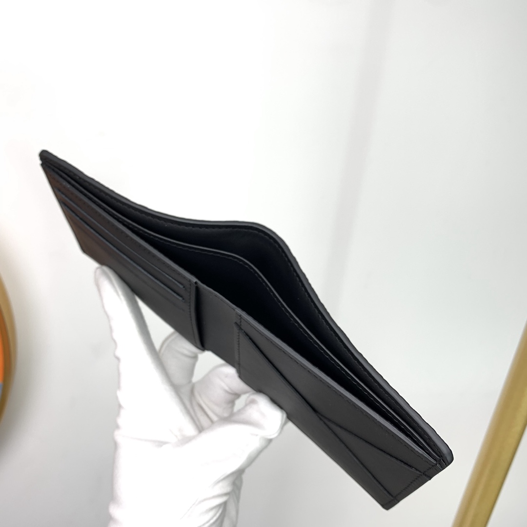 LV MULTIPLE WALLET M69037