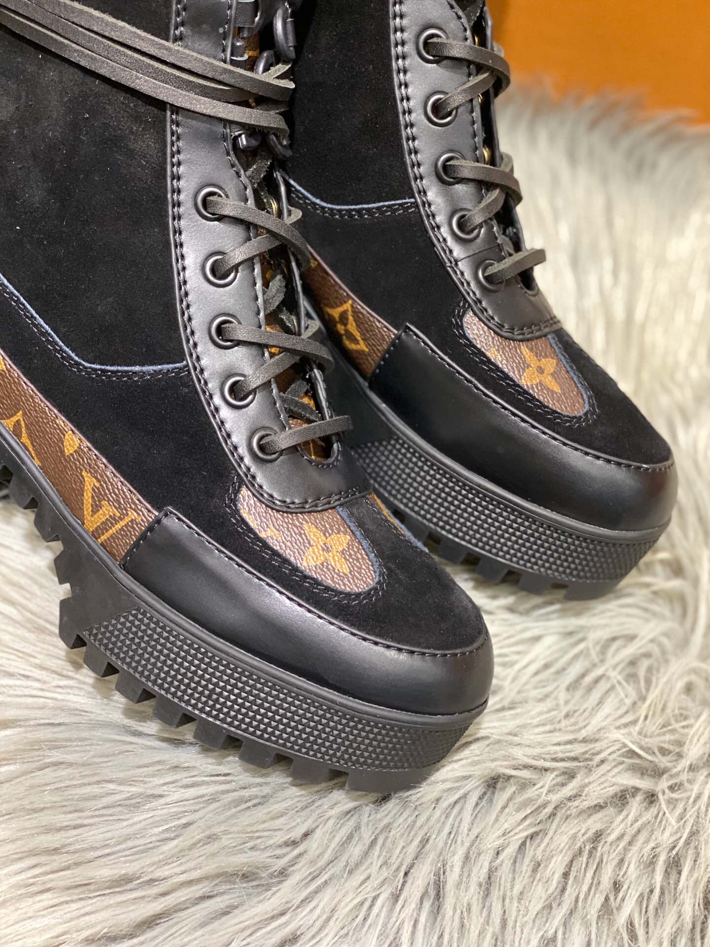 L0vis Vvtt0n Boots 002