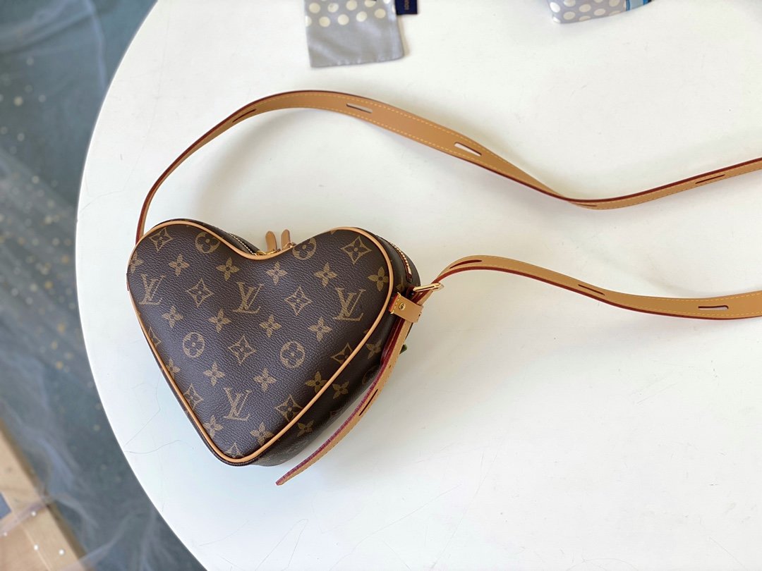 LV M45149 Nicolas Ghesquière Monogram
