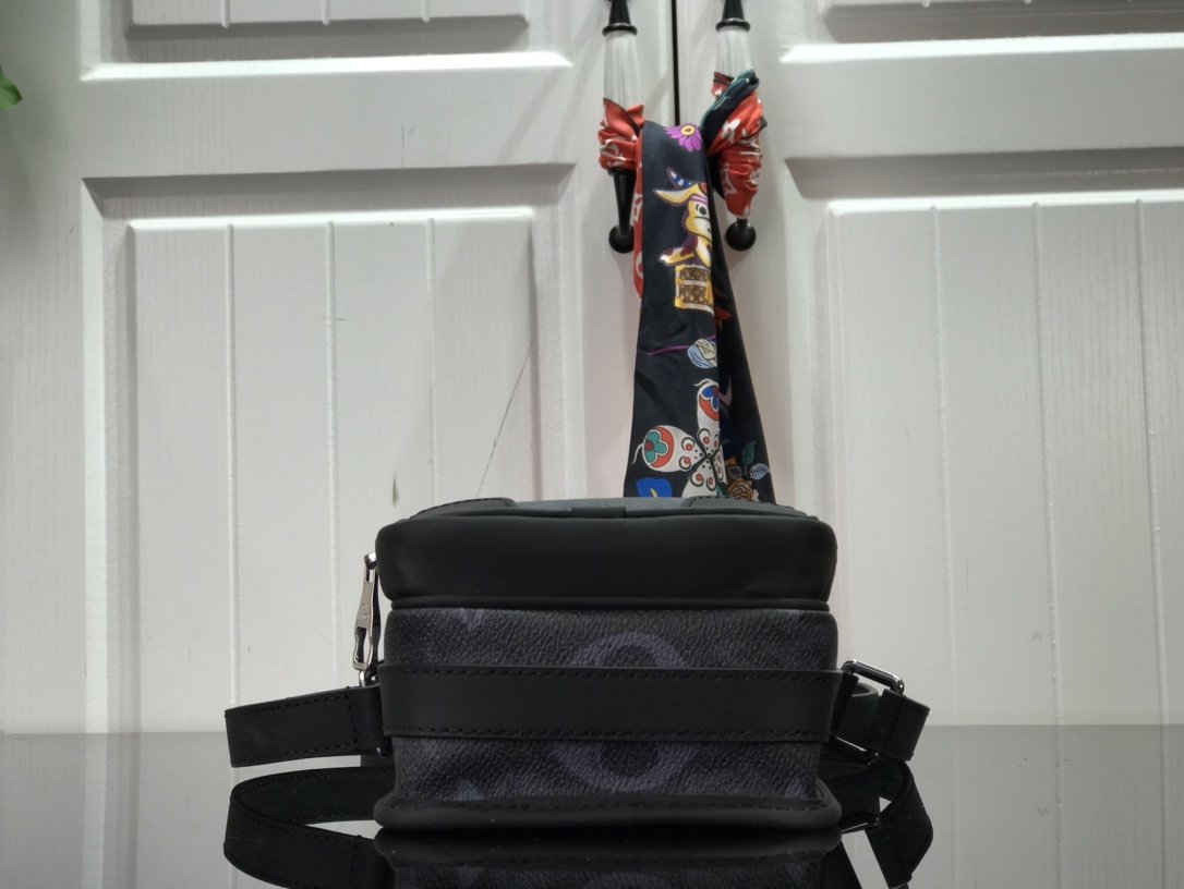 L0vis Vvtt0n NANO AMAZON Bag