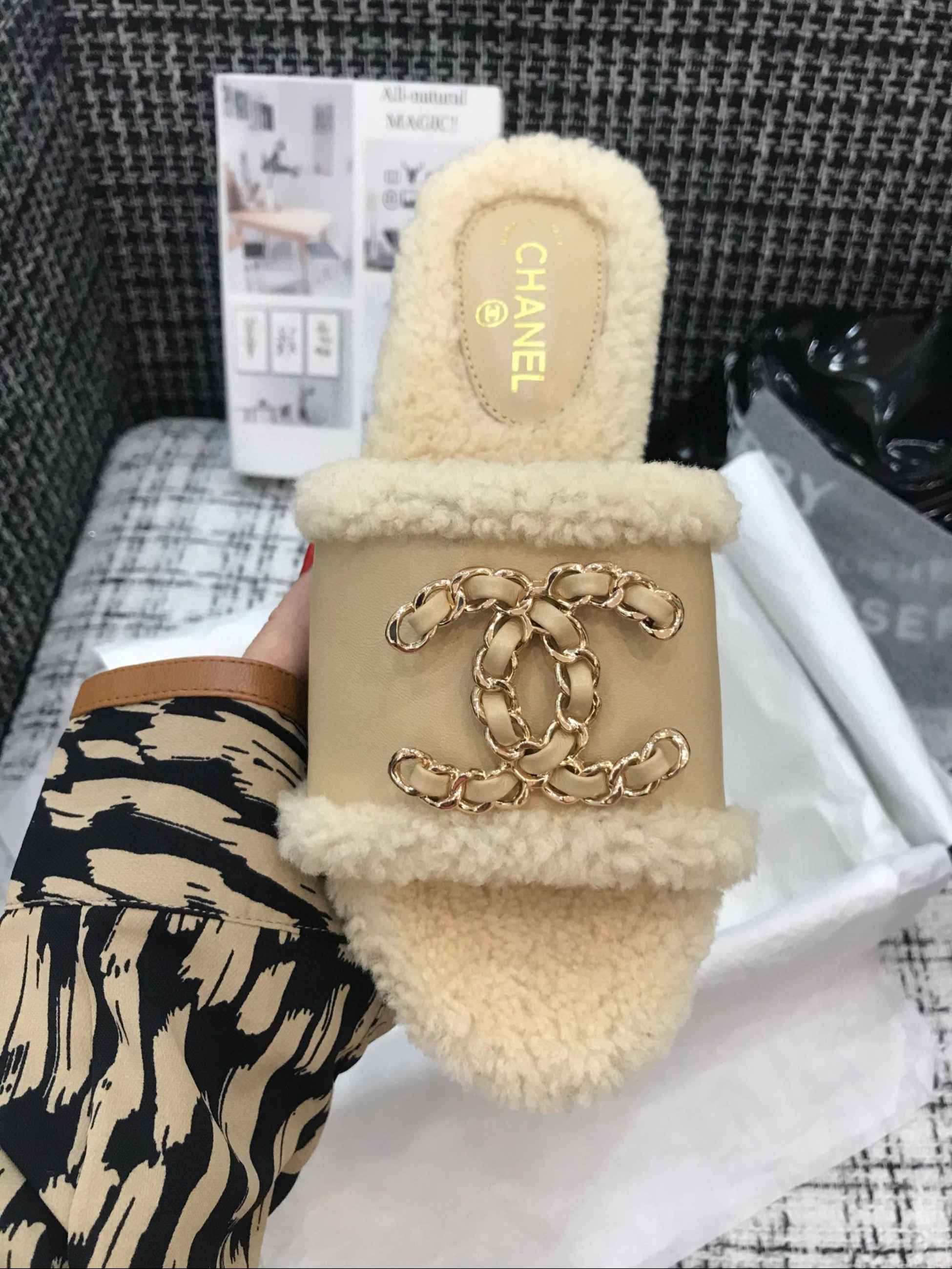 Ch**el Slippers 009