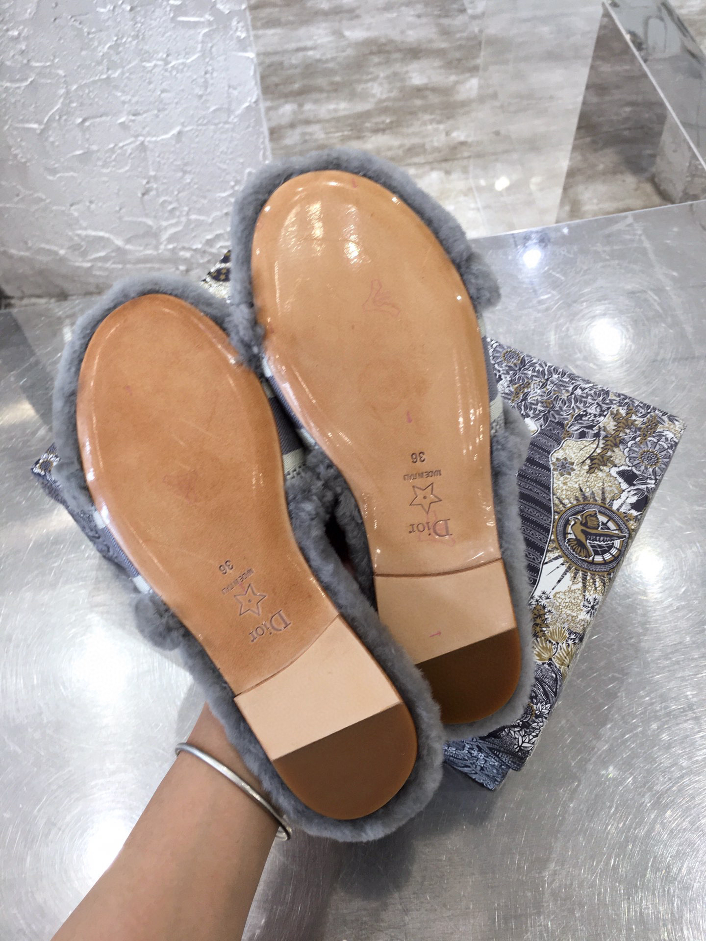 D10r slippers 004