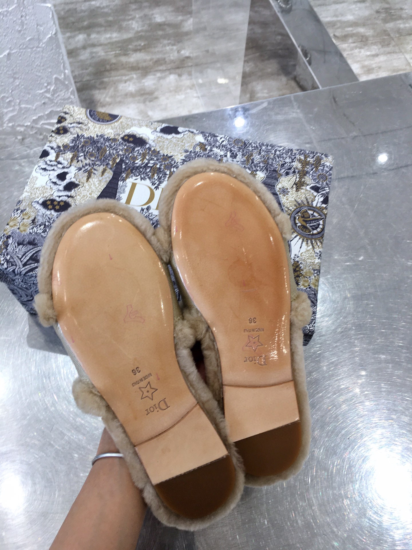 D10r slippers 005
