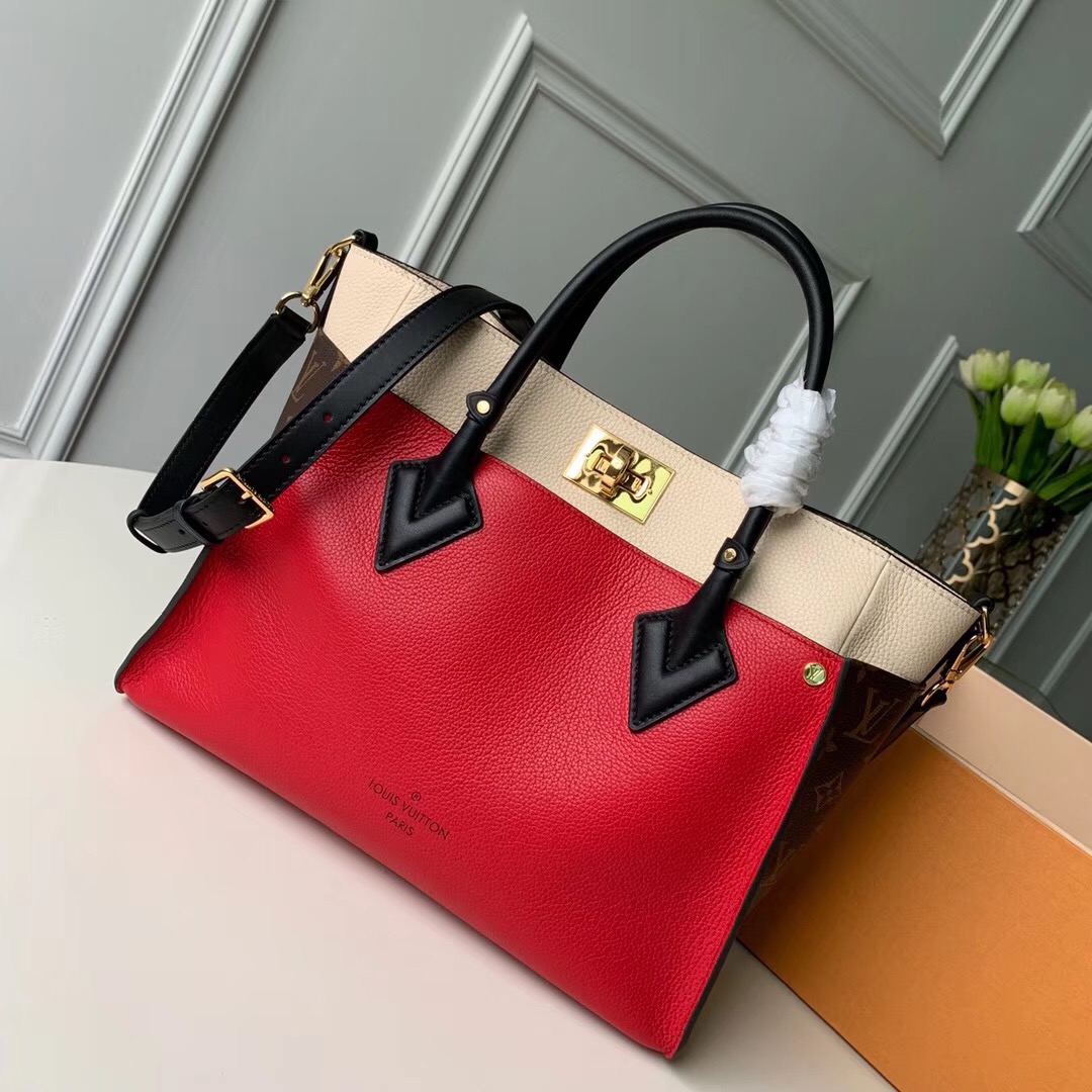 L0vis Vvtt0n ON MY SIDE BAG