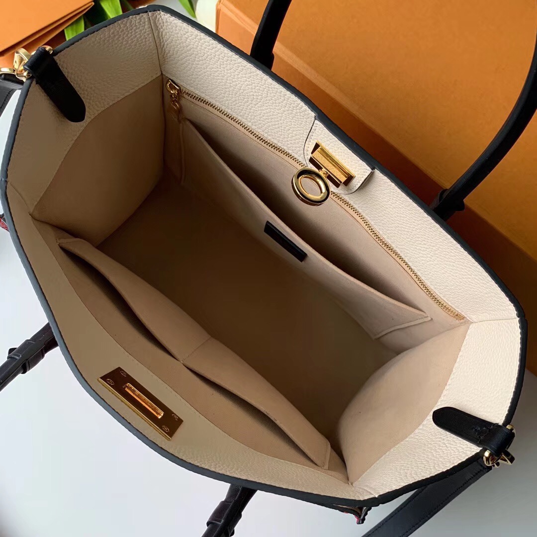 L0vis Vvtt0n ON MY SIDE BAG