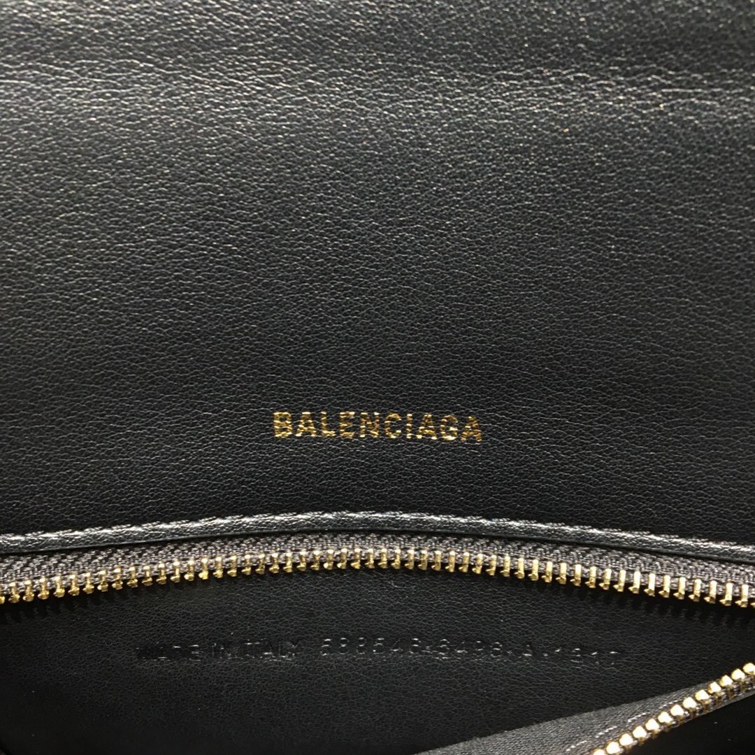 Ba1en*iaga Hourglass Bag