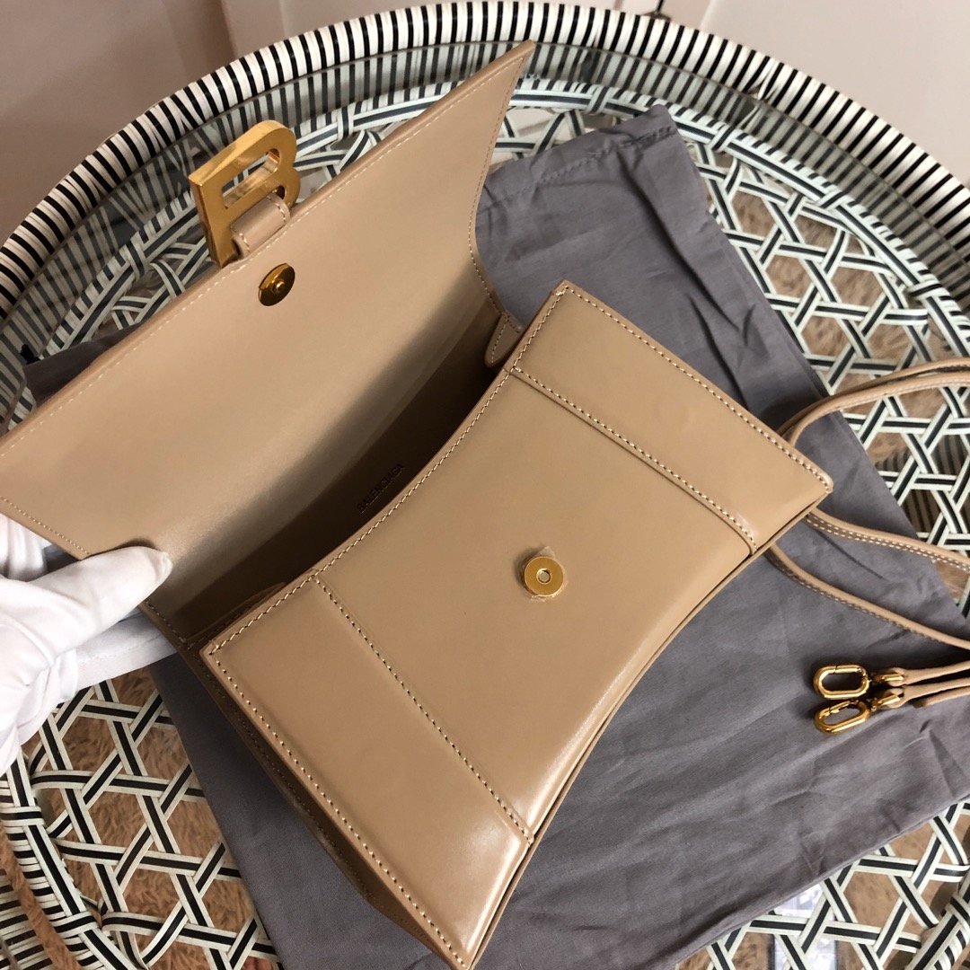 Ba1en*iaga Hourglass Handbag 24cm