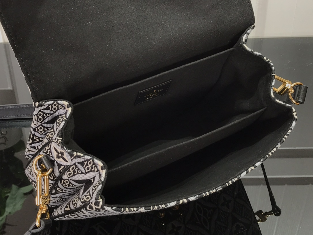 LV SINCE 1854 POCHETTE METIS